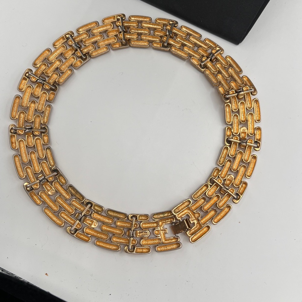 GIVENCHY Vintage Gold Plated Choker Panther Link Necklace - Picture 4 of 8